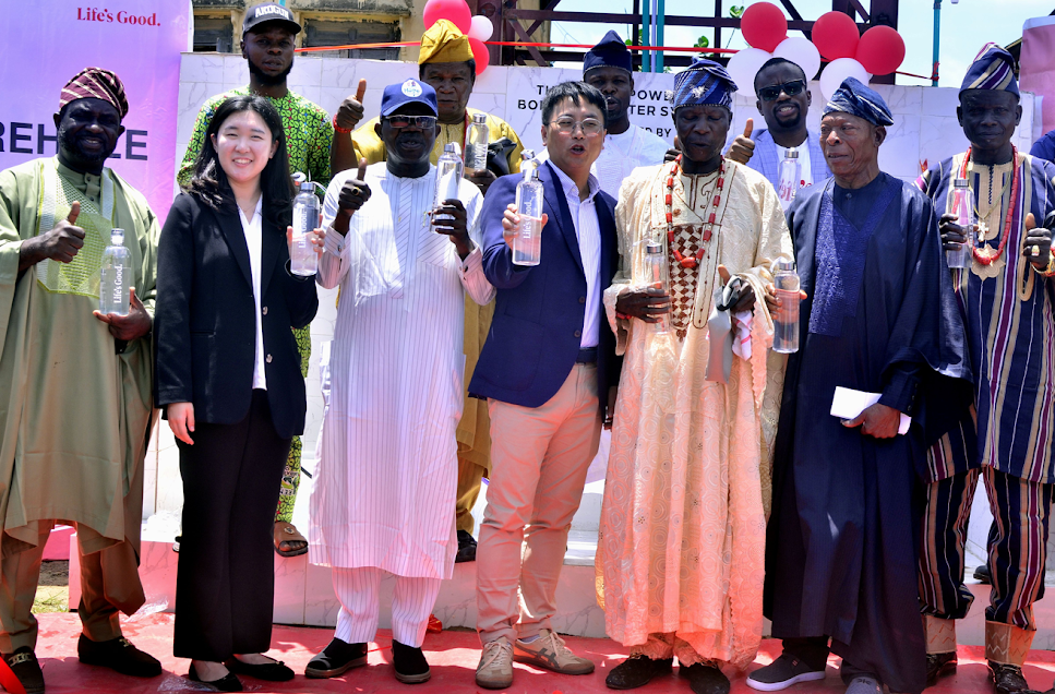 L-R: Community Leader, Osan Agba, Oka Akoko; Dr. Babajide Gbógì, Assistant Product Manager, Eco Solutions, LG Electronics; Ms. Yeeun Kim, Executive Local Government Chairman, Oka Akoko South West, Honourable. Ayọ Ajana, General Manager, Media Entertainment Solutions, TV Department, LG Electronics, Mr. Choongbae Seo, The Olokesinrin of Okesinrin Osan Àgbà Oka, Chief Daisi Ajowele, Chairman, Udẹ̀ Osan Àgbà Oka Akoko, Honourable Ajulo Tayo and Olugbedere of Igbedere Osan Àgbà Oka, Chief Darusa Adebuwa at the commissioning of LG's expanded Environmental, Social, and Governance (ESG) initiative, marked by the donation of a solar-powered borehole to Osan Agba, Oke Oka Akoko, Ondo State, Saturday Oct 3, 2026
